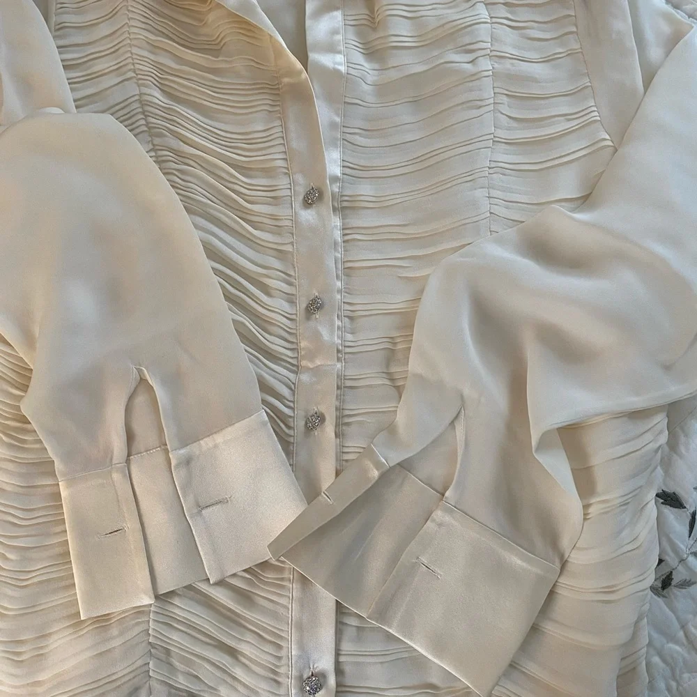 St. John Silk cream blusa - Picture 5 of 7